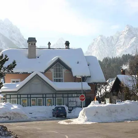 Apartma Ravbar *