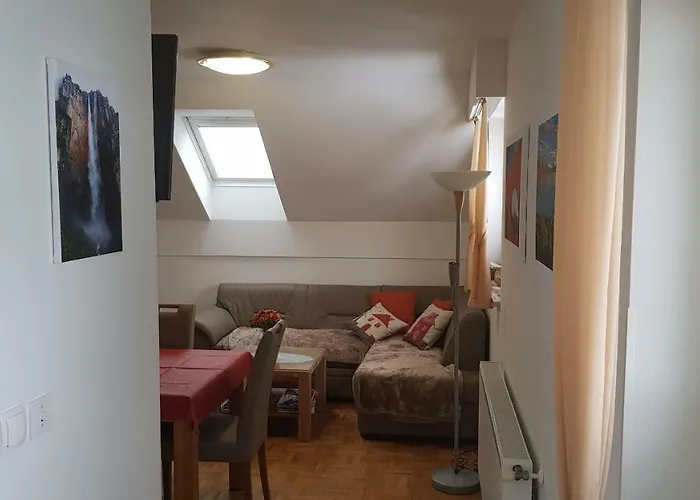 شقة Apartma Ravbar